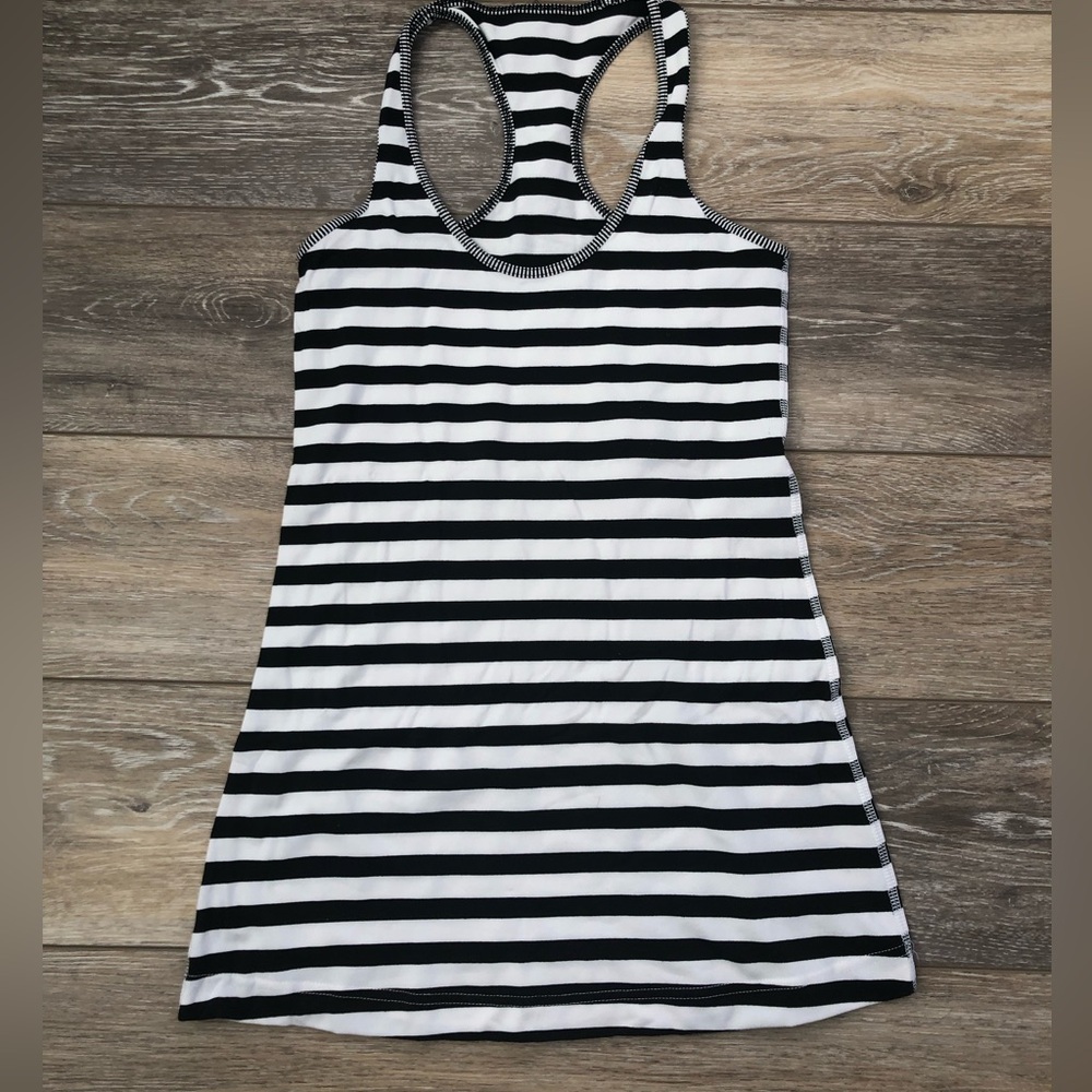 Lululemon cool racer back. Size 6. Great condition.